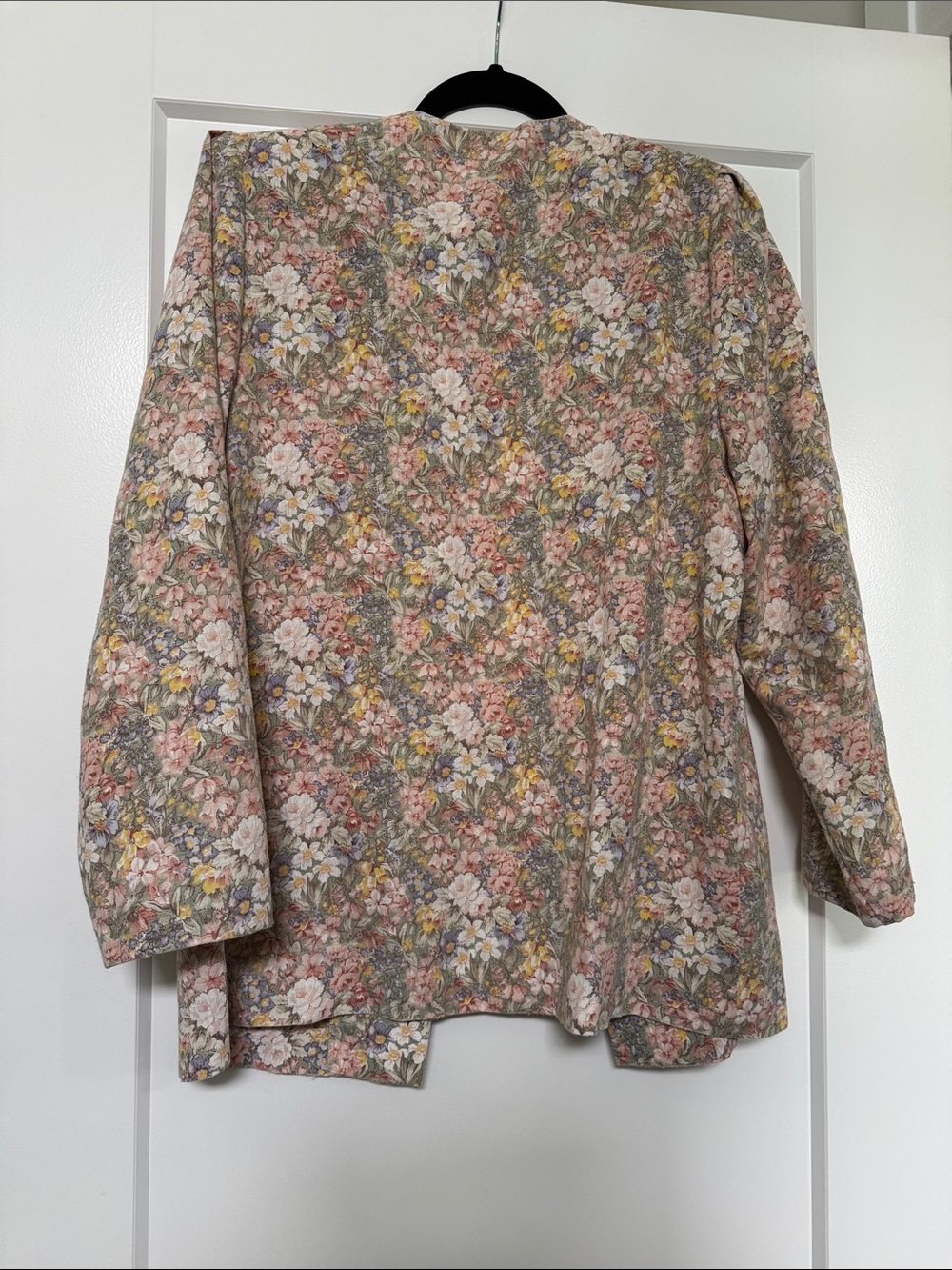 Floral-Print Beige Blazer - Women's Tailored Jacket - Picture 5 of 9